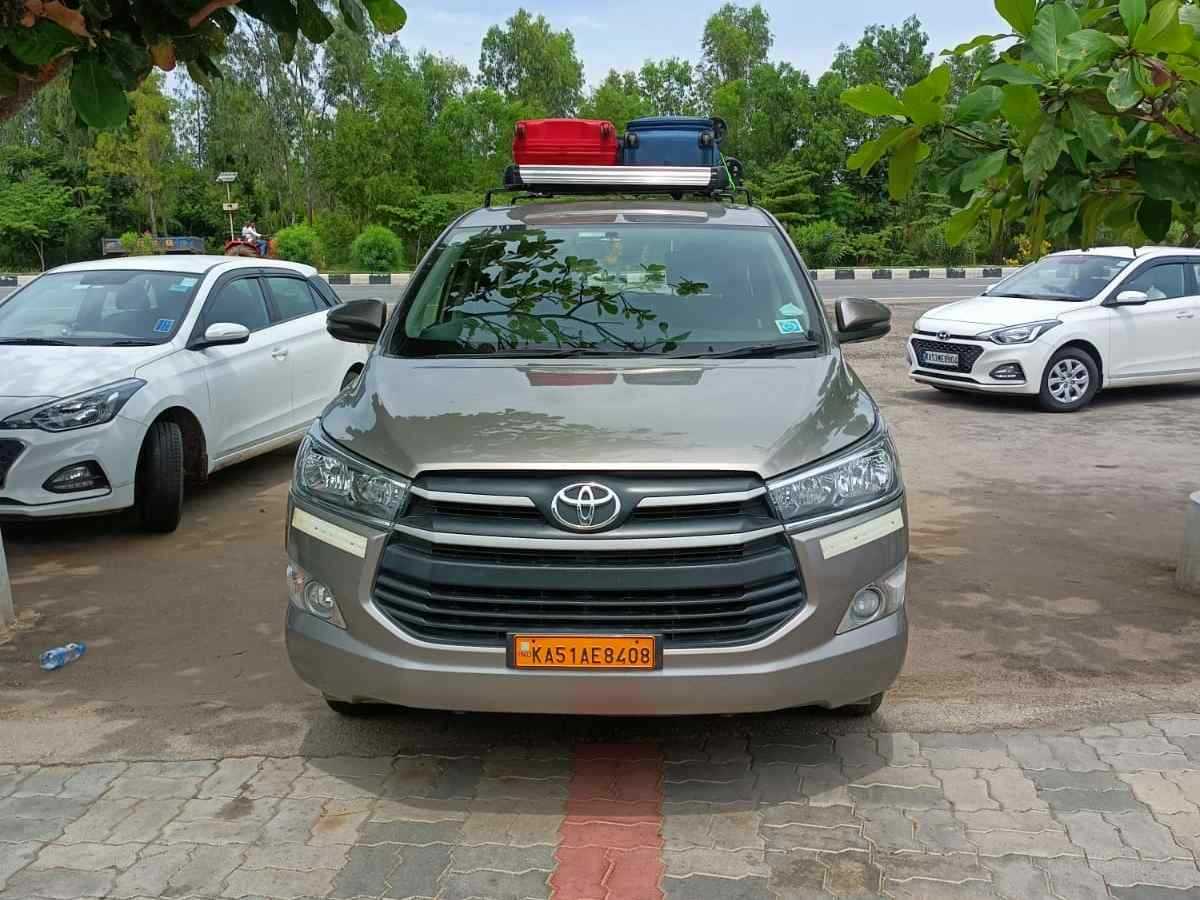 SUV Crysta Car