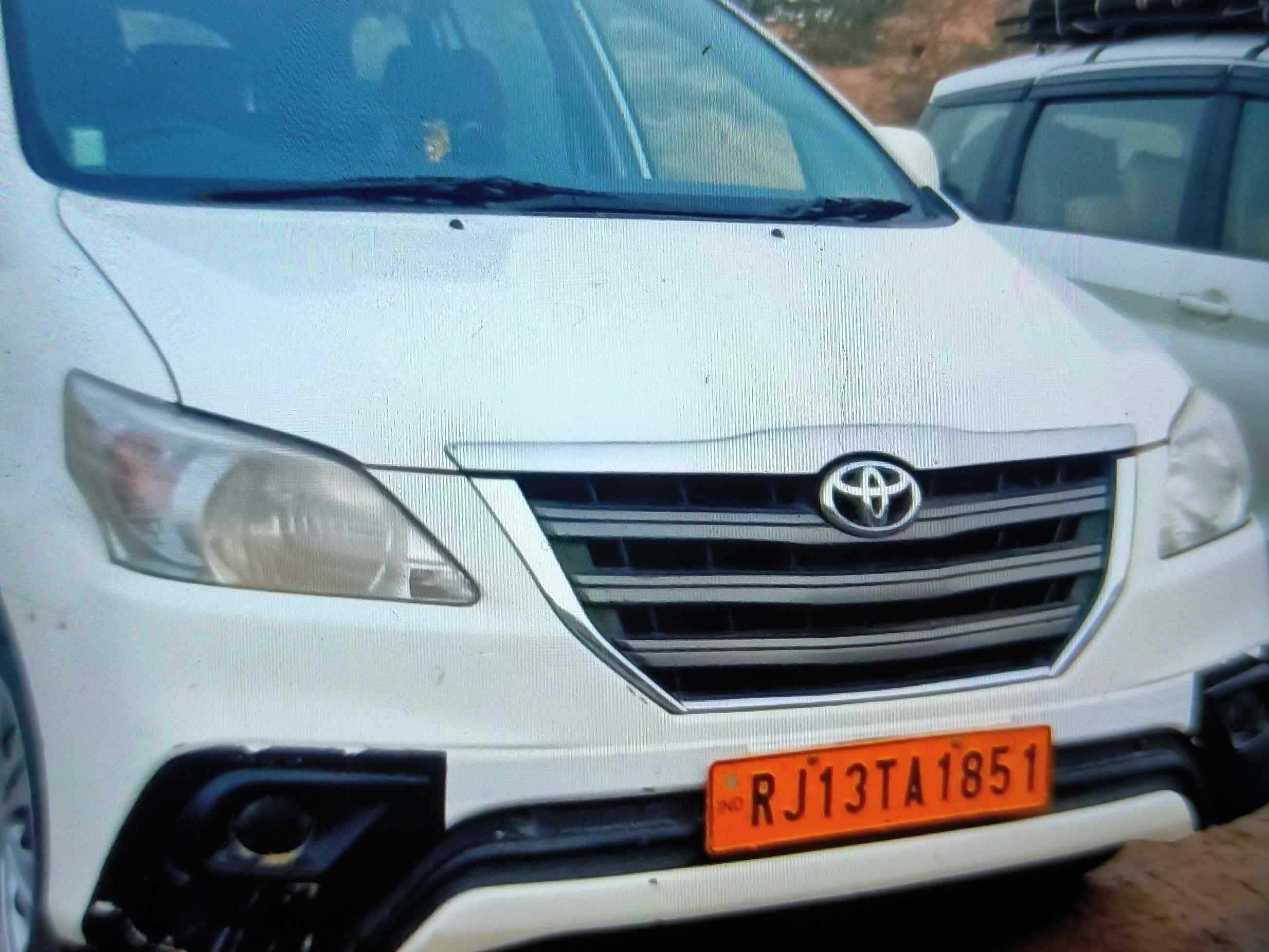 SUV Innova Car