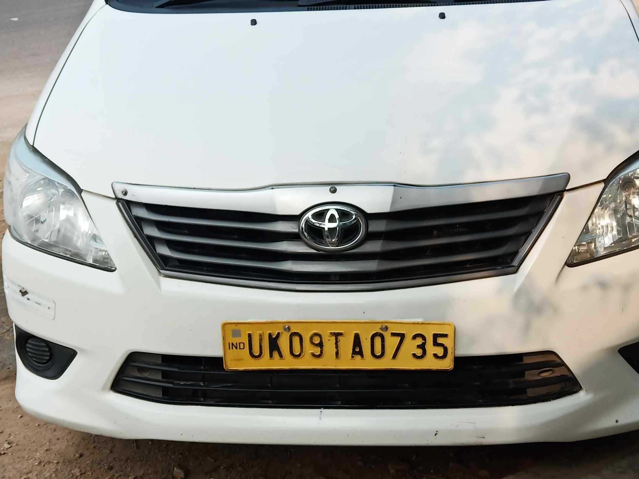 SUV Innova Car