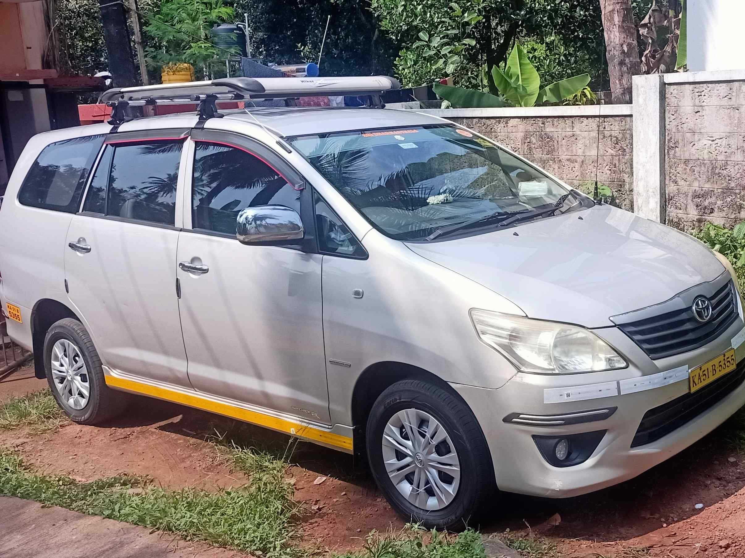 SUV Innova Car