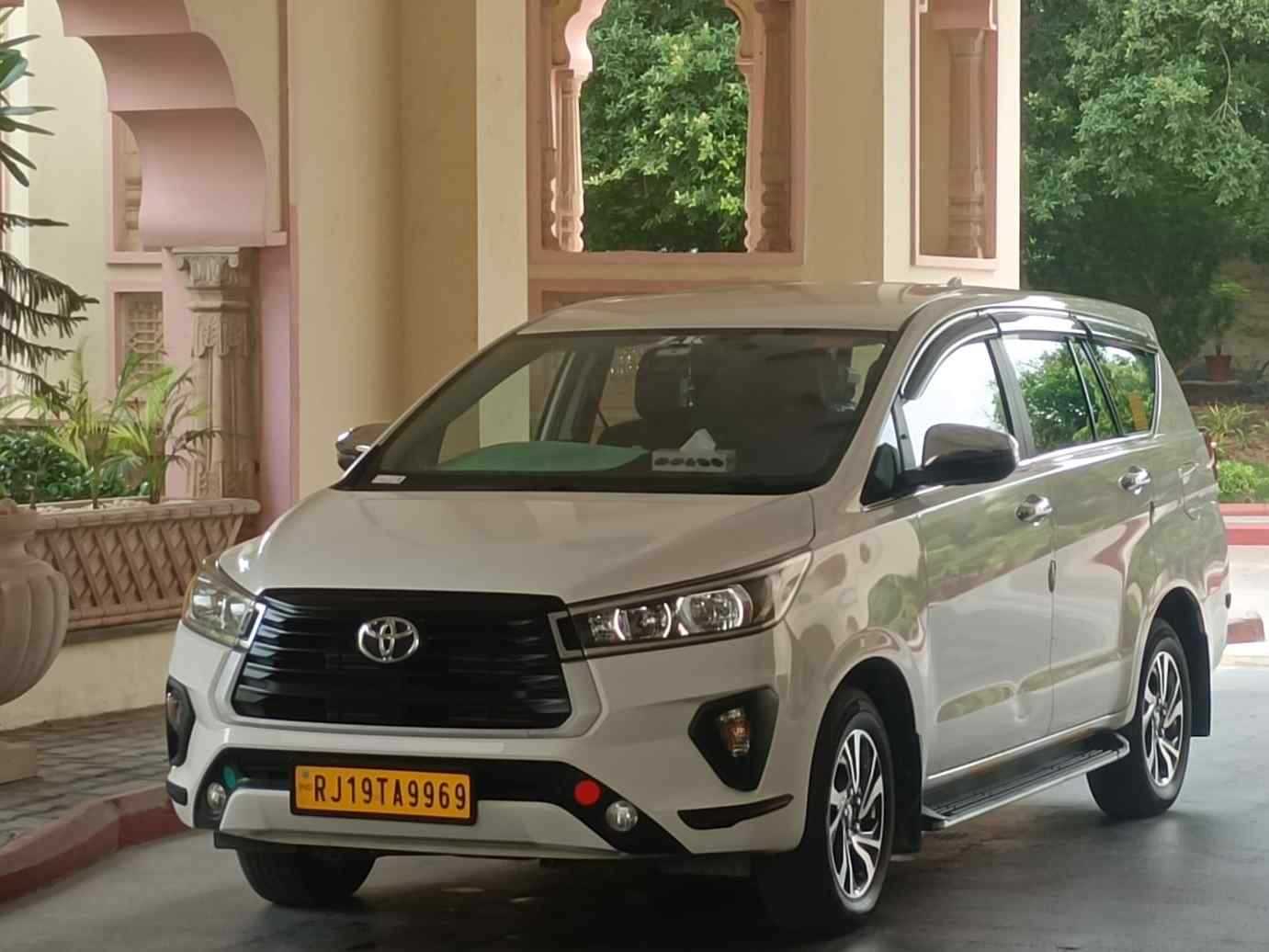 SUV Crysta Car
