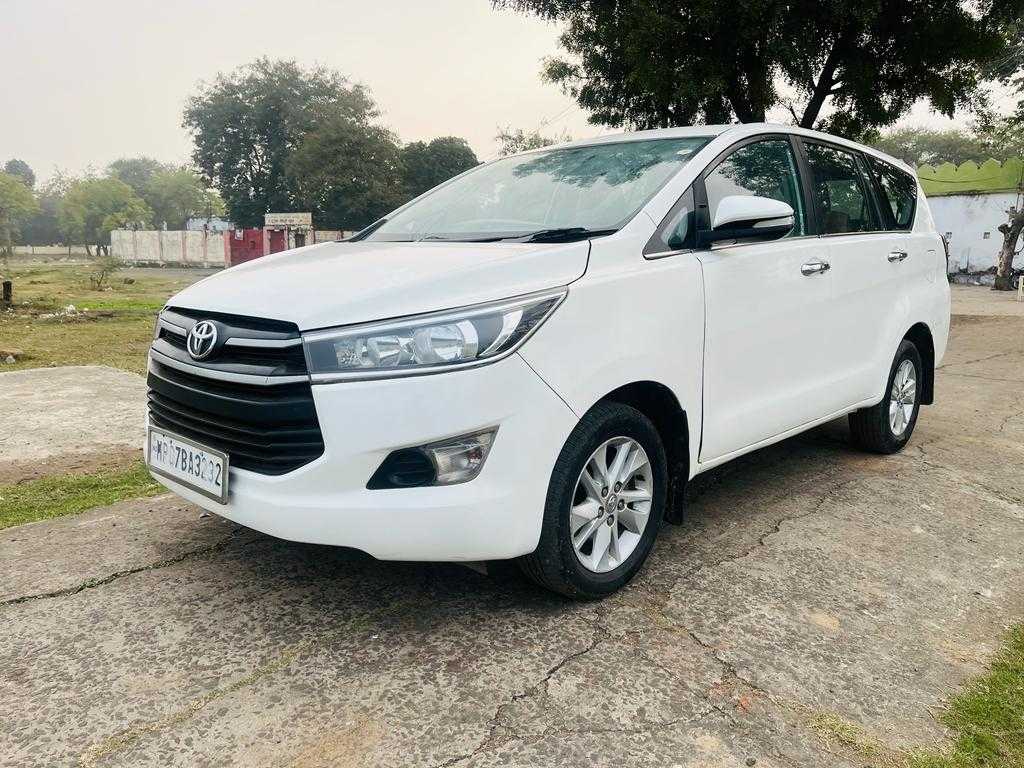 SUV Crysta Car