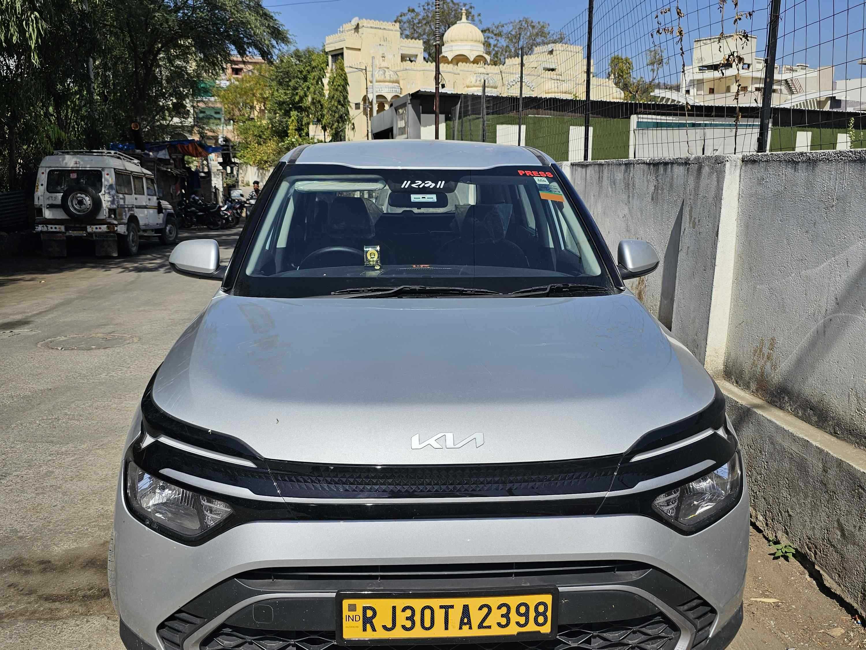 SUV Innova Car