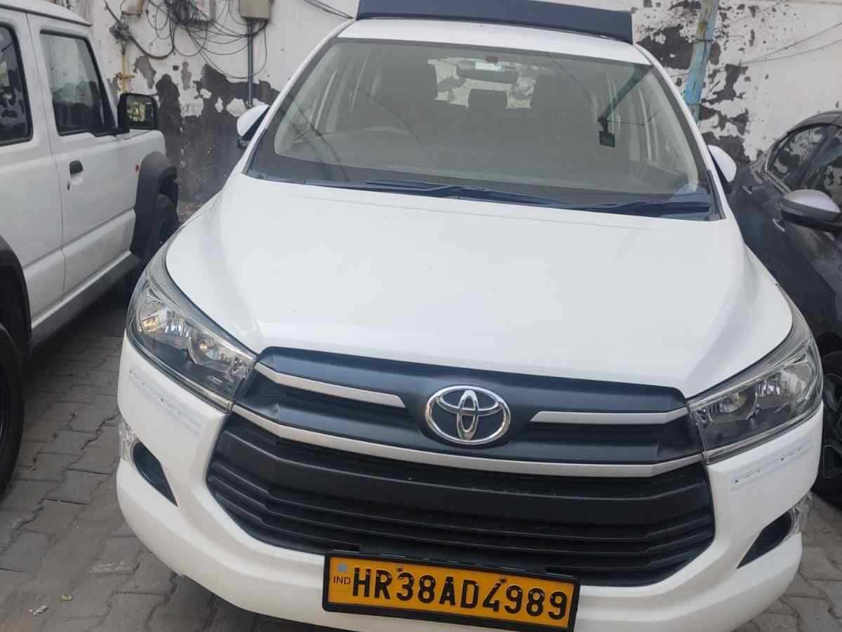 SUV Crysta Car