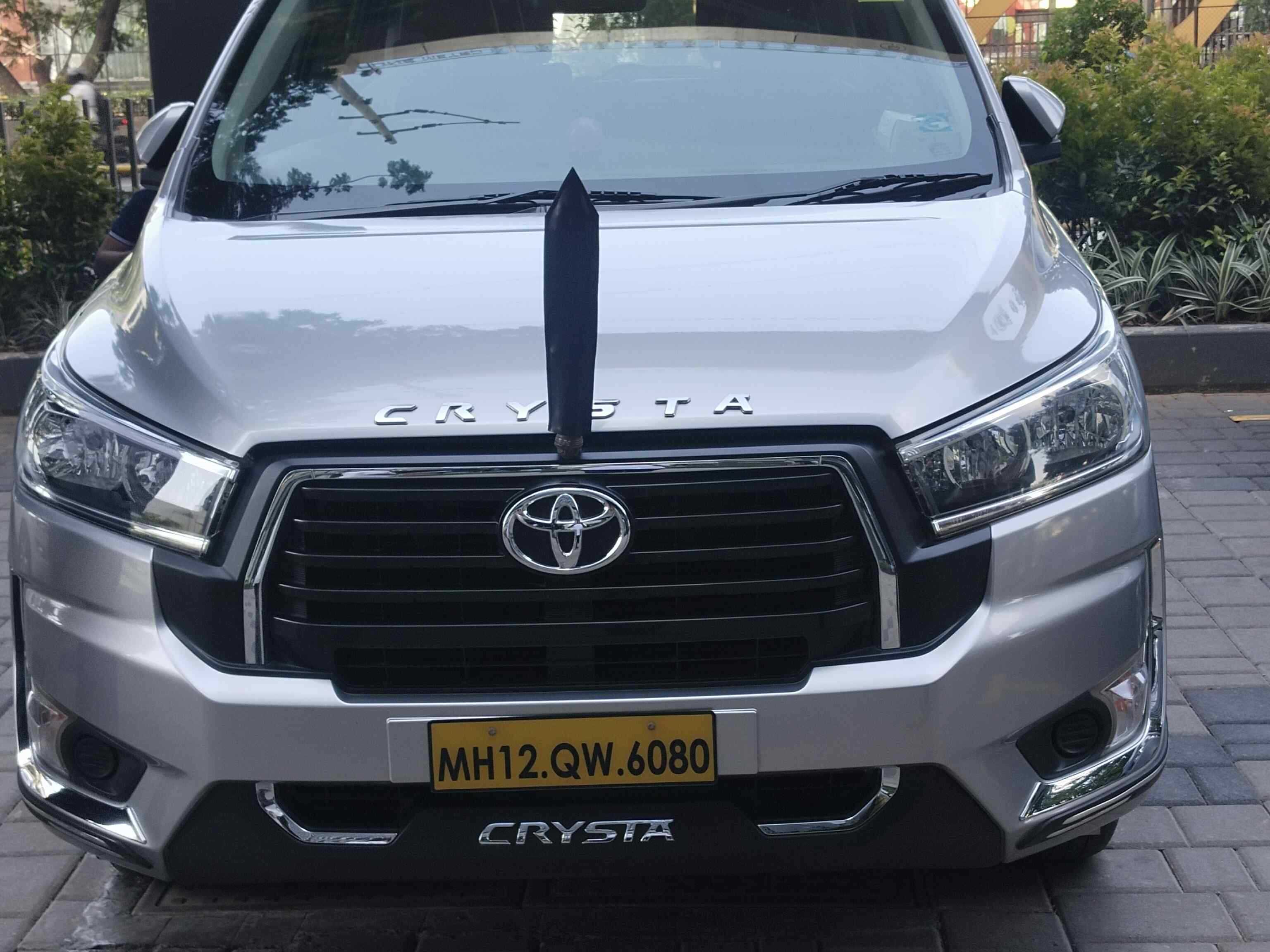 SUV Crysta Car
