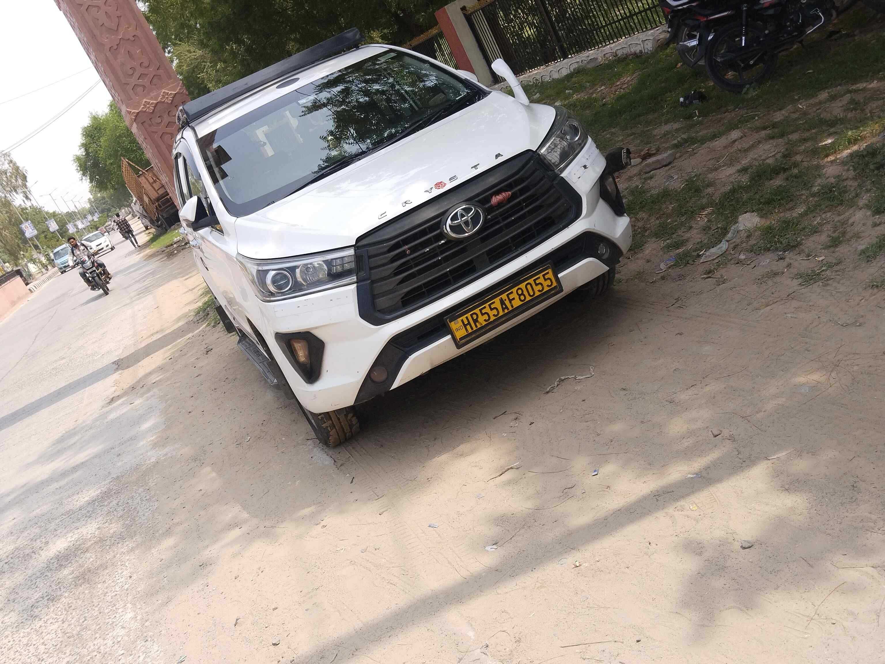 SUV Crysta Car