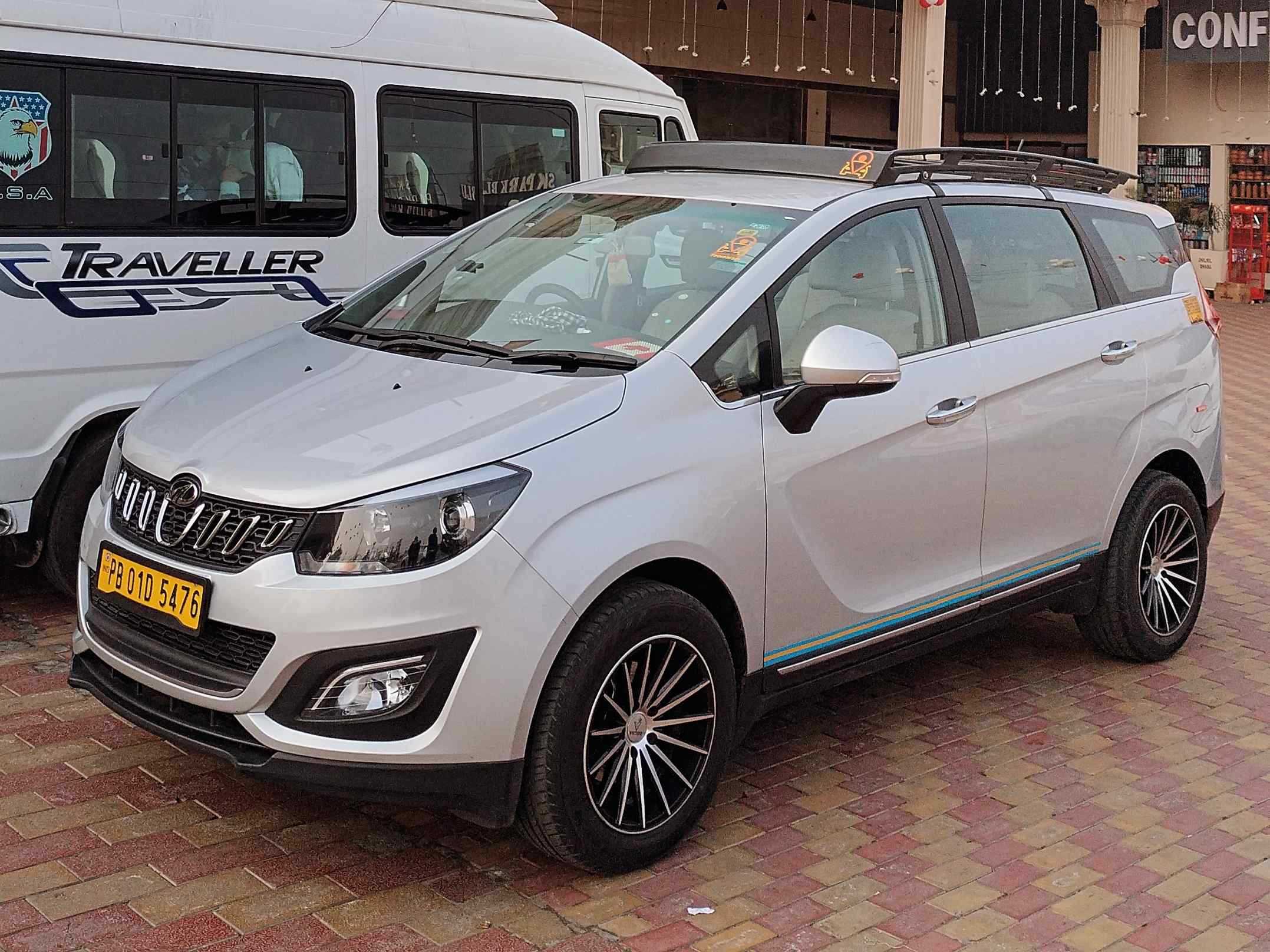 SUV Innova Car