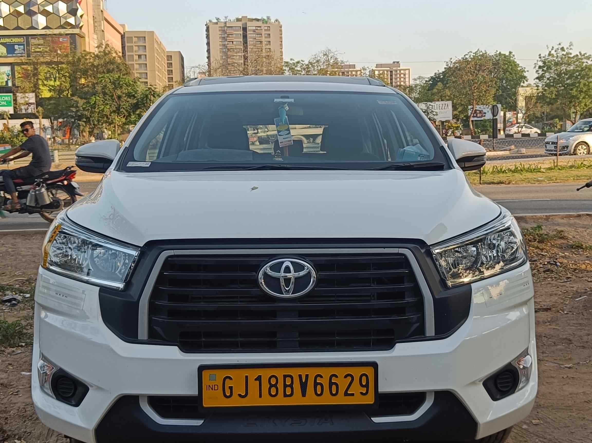 SUV Crysta Car