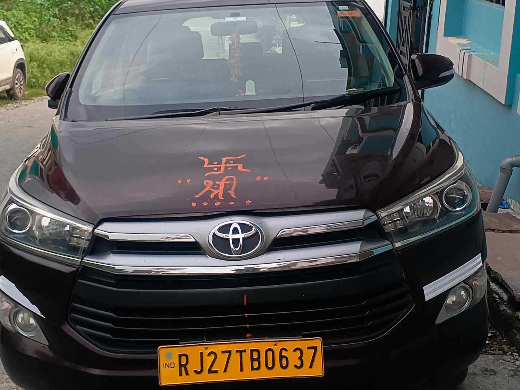 SUV Crysta Car