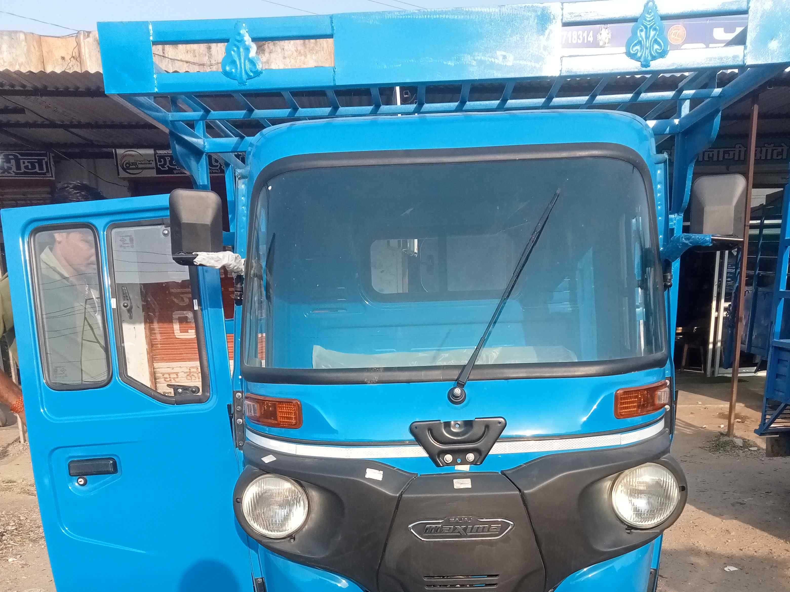 Tempo Traveller Bus