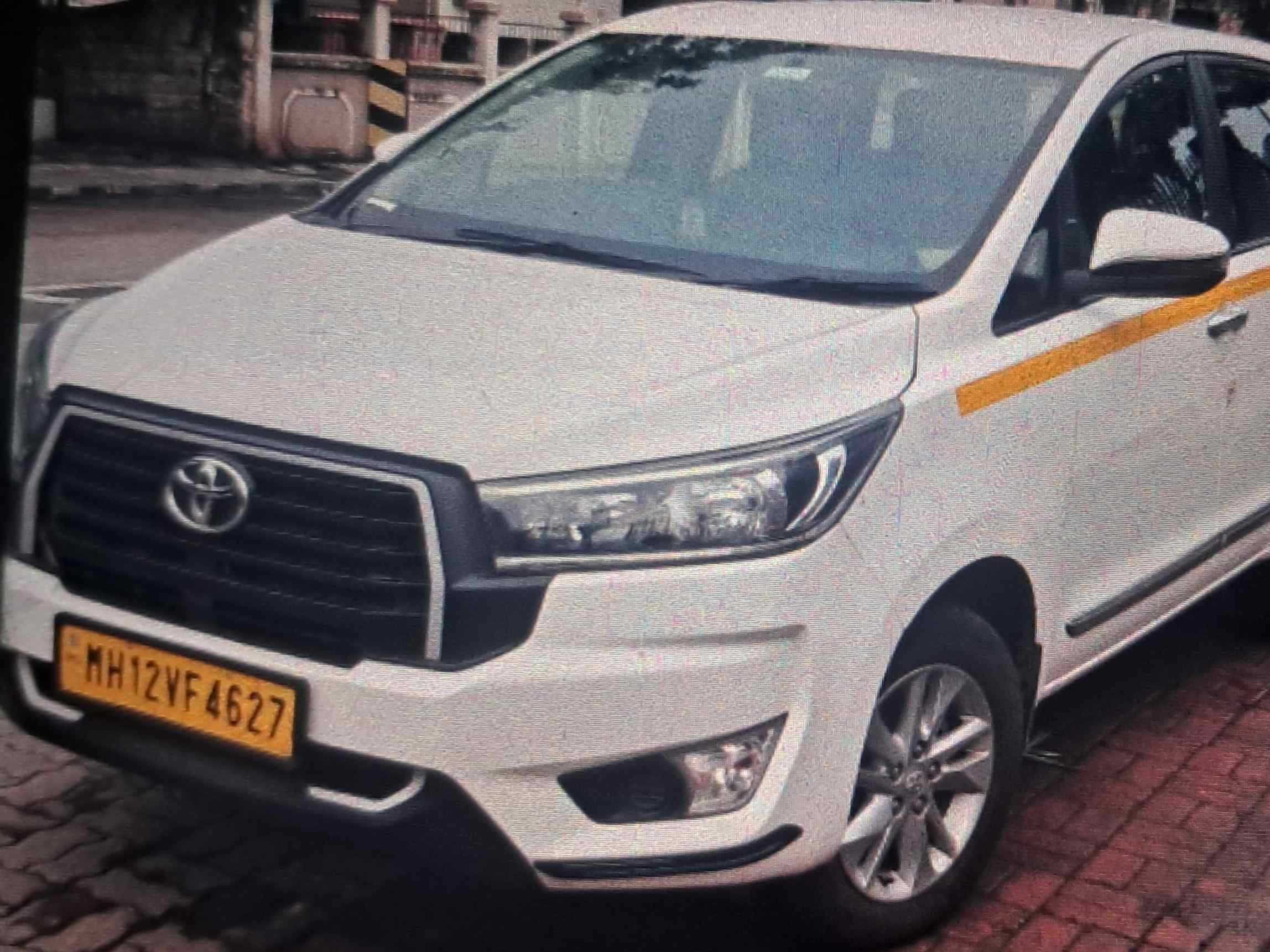 SUV Innova Car