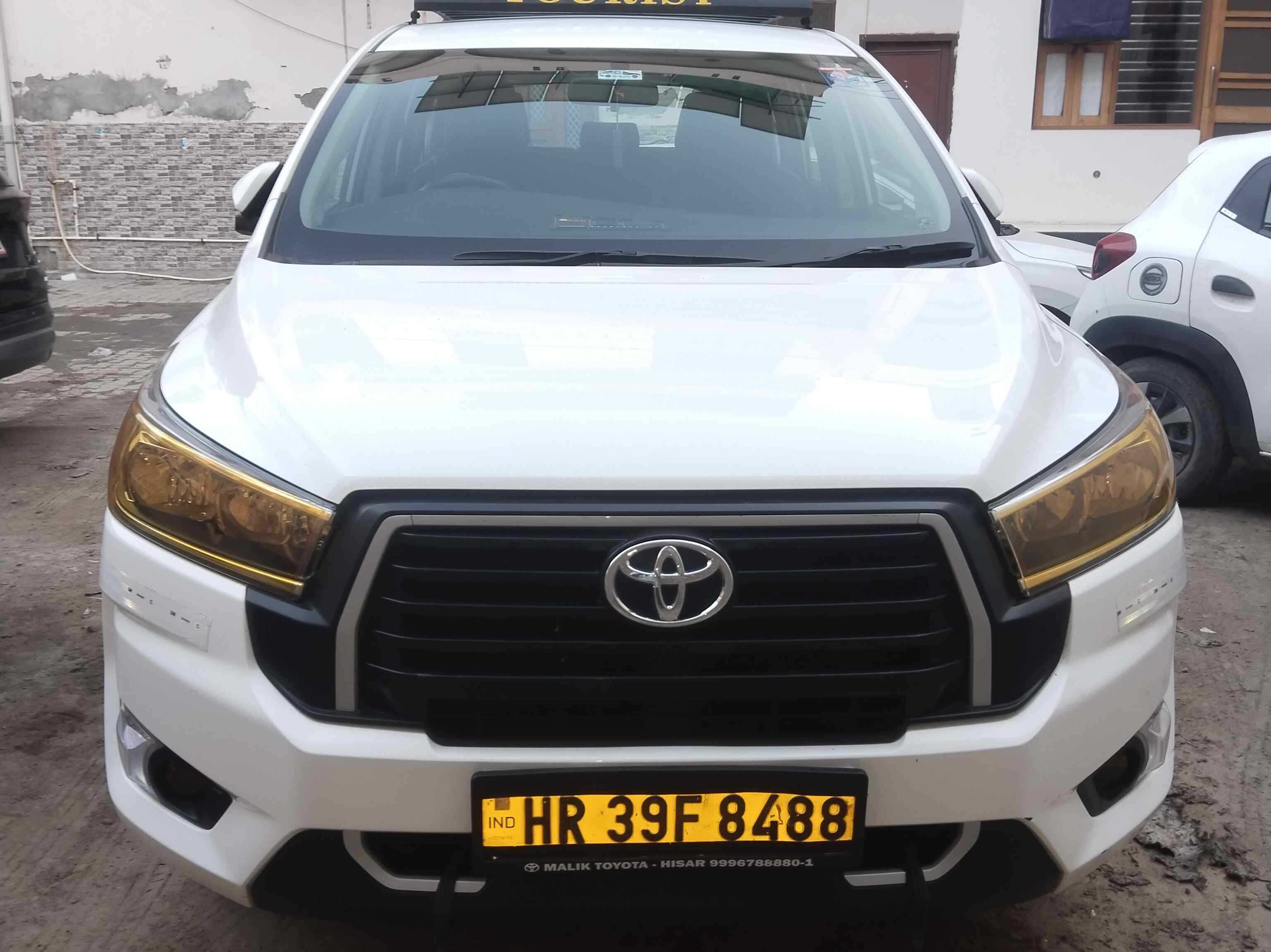 SUV Crysta Car