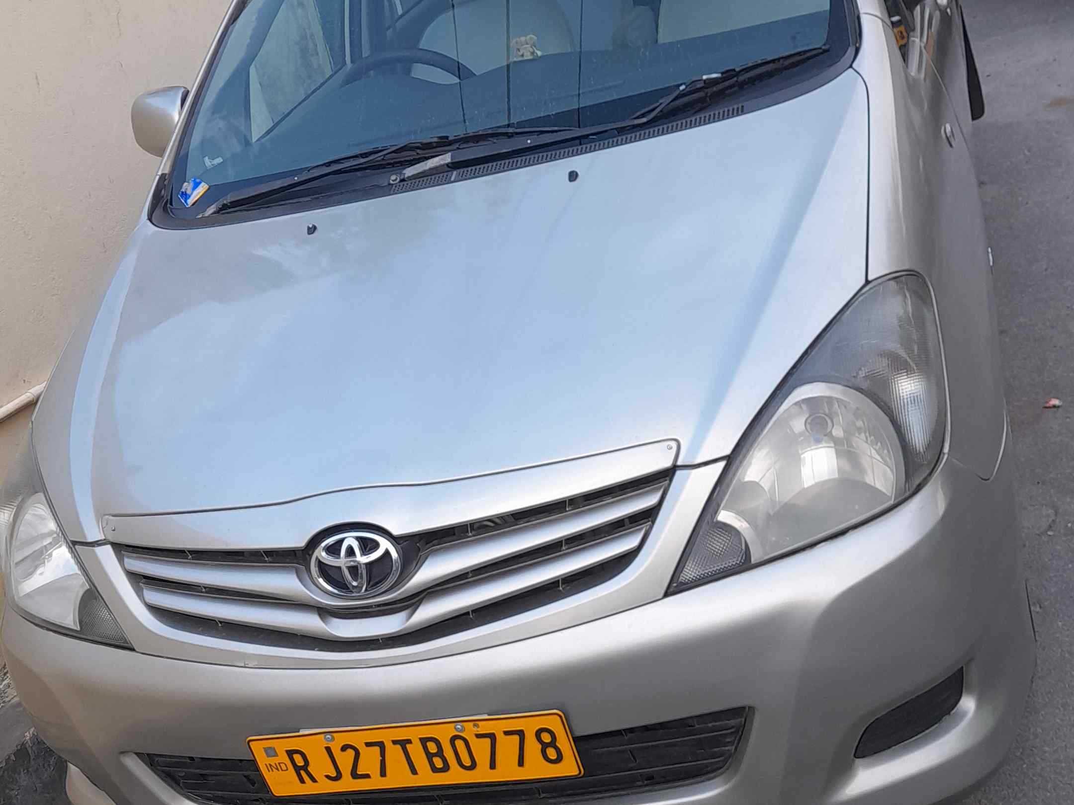 SUV Innova Car