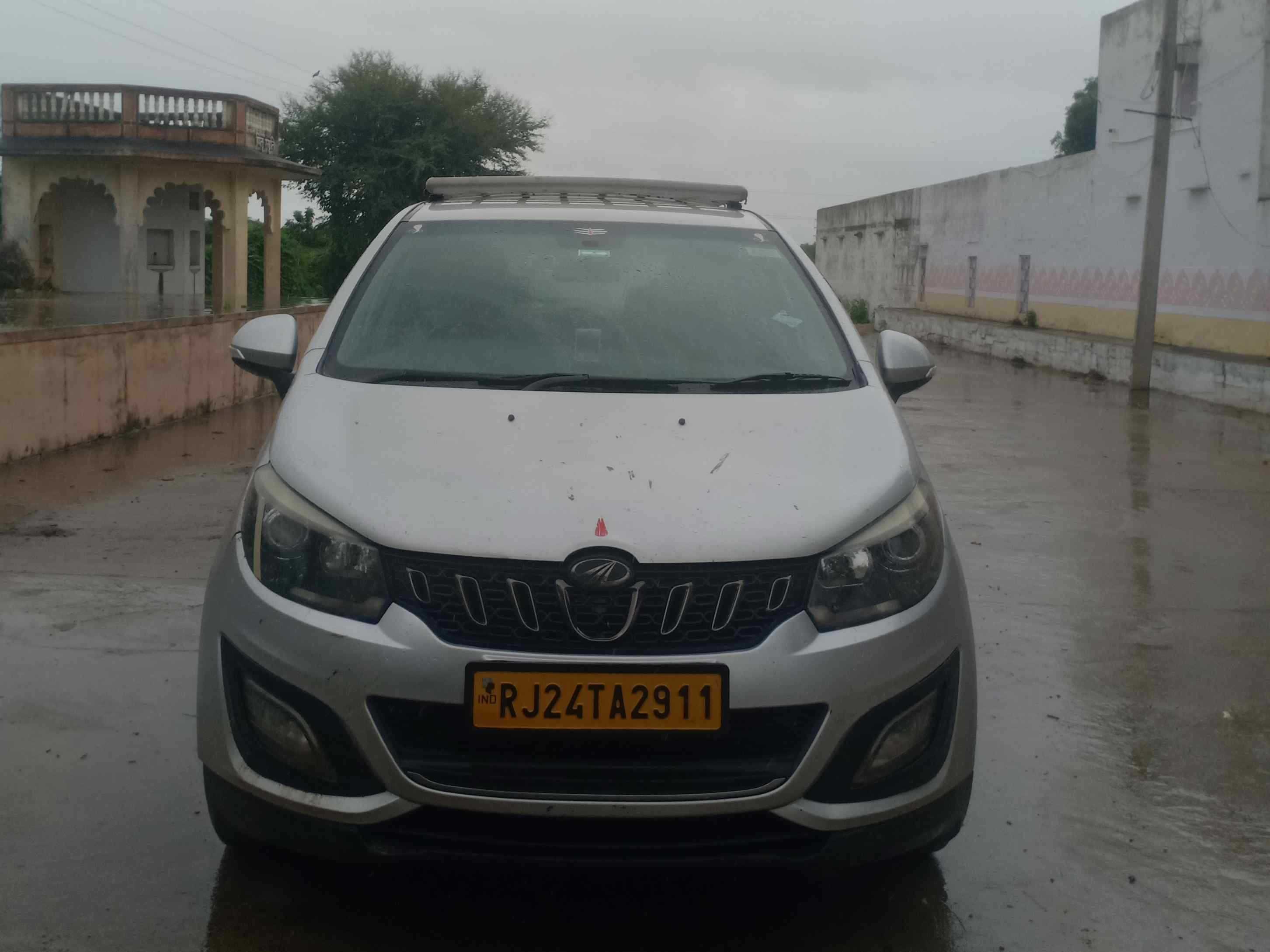 SUV Innova Car