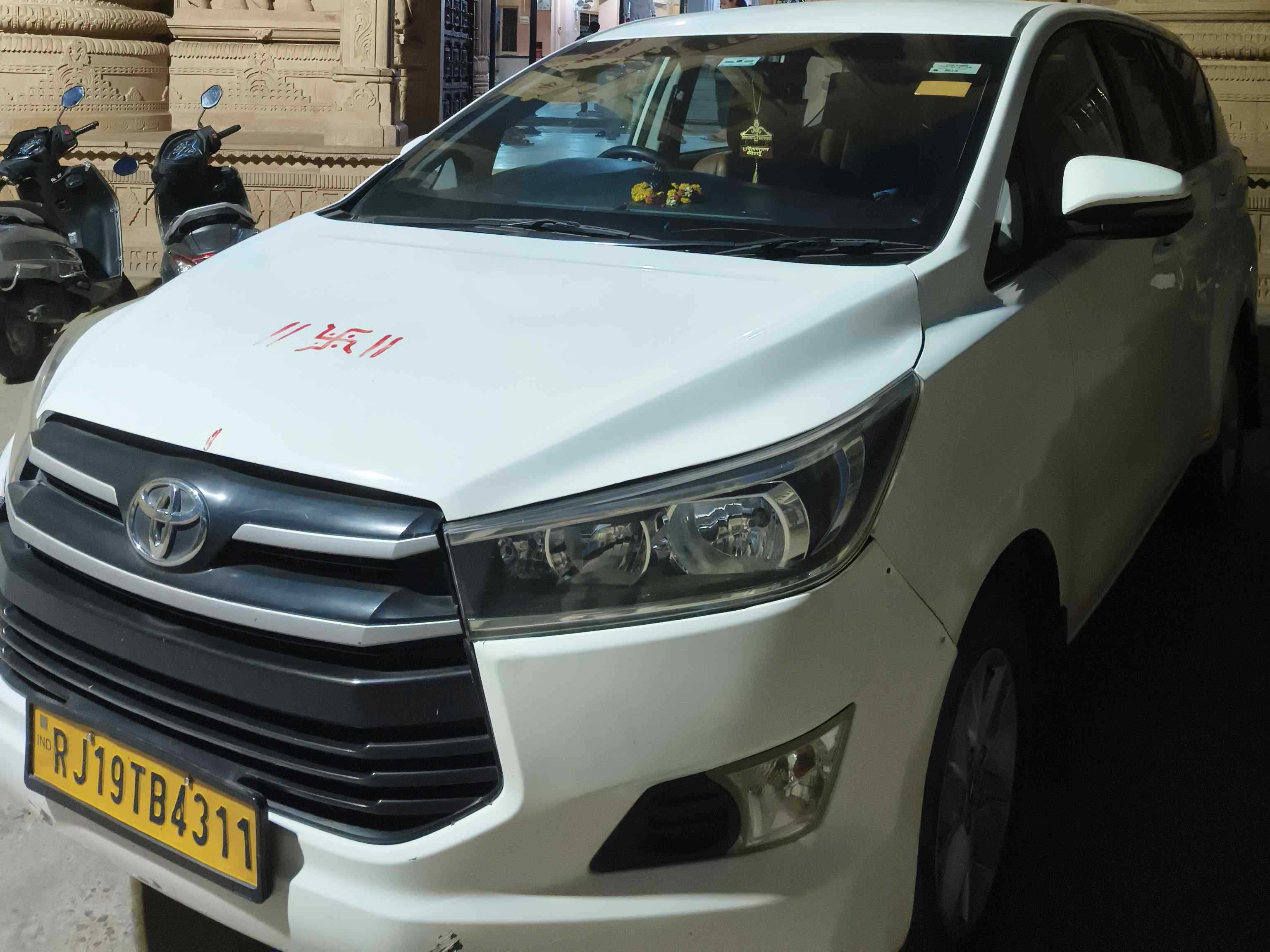 SUV Crysta Car