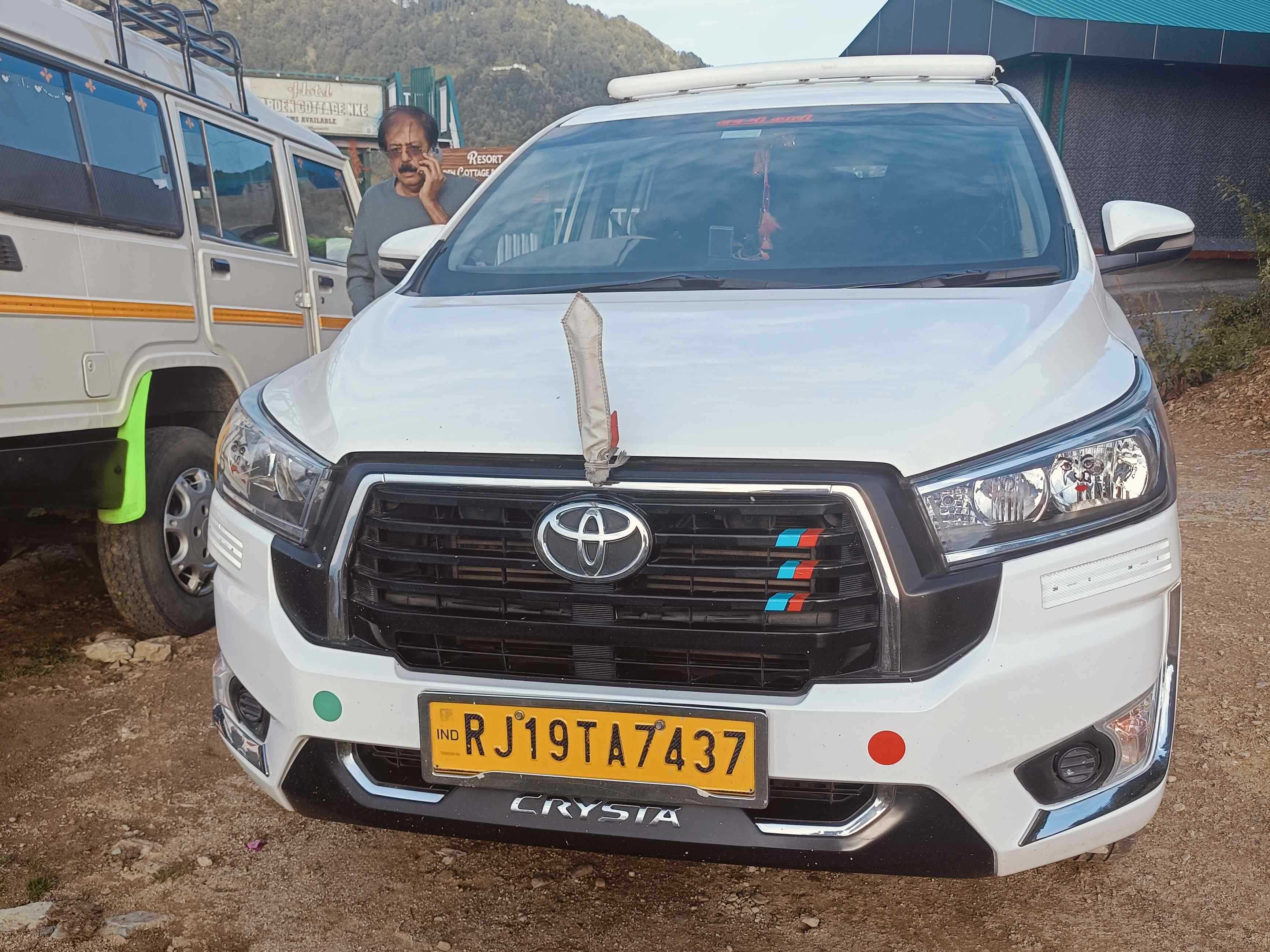 SUV Crysta Car