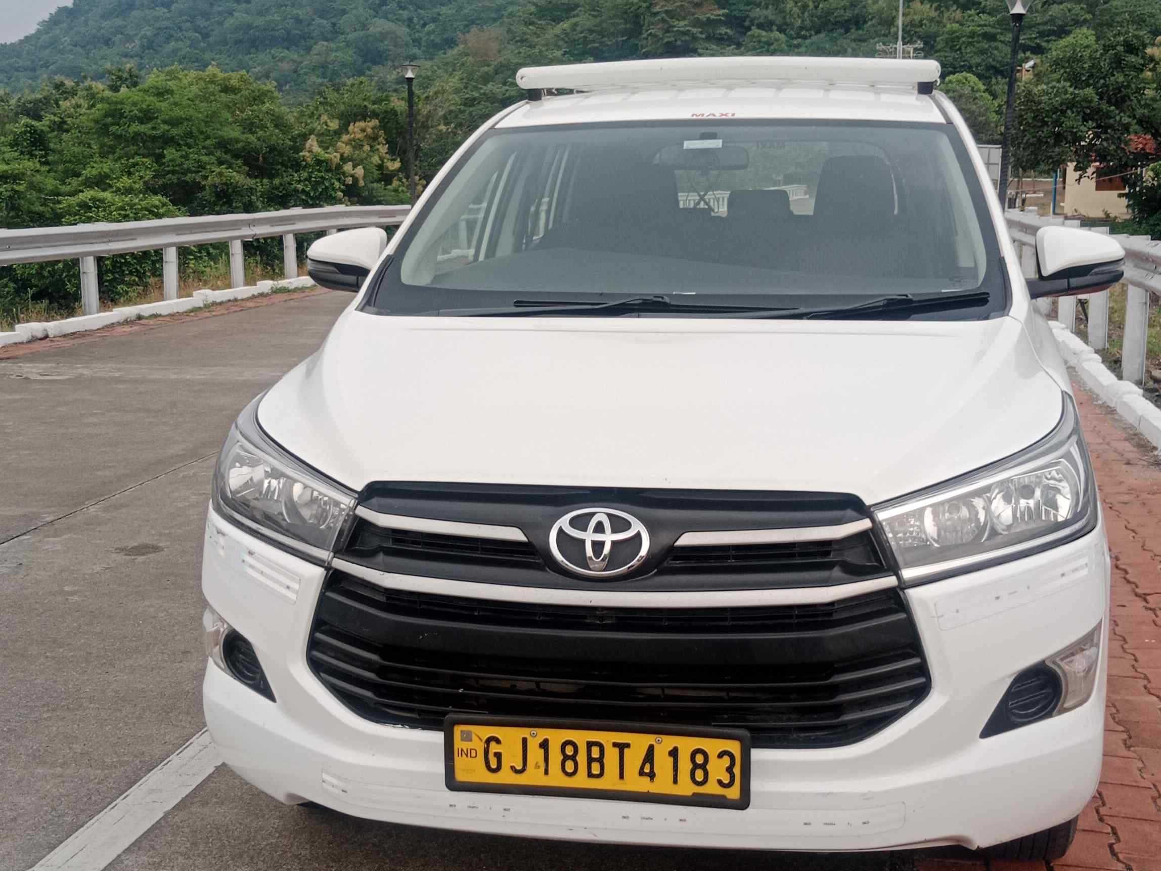SUV Crysta Car