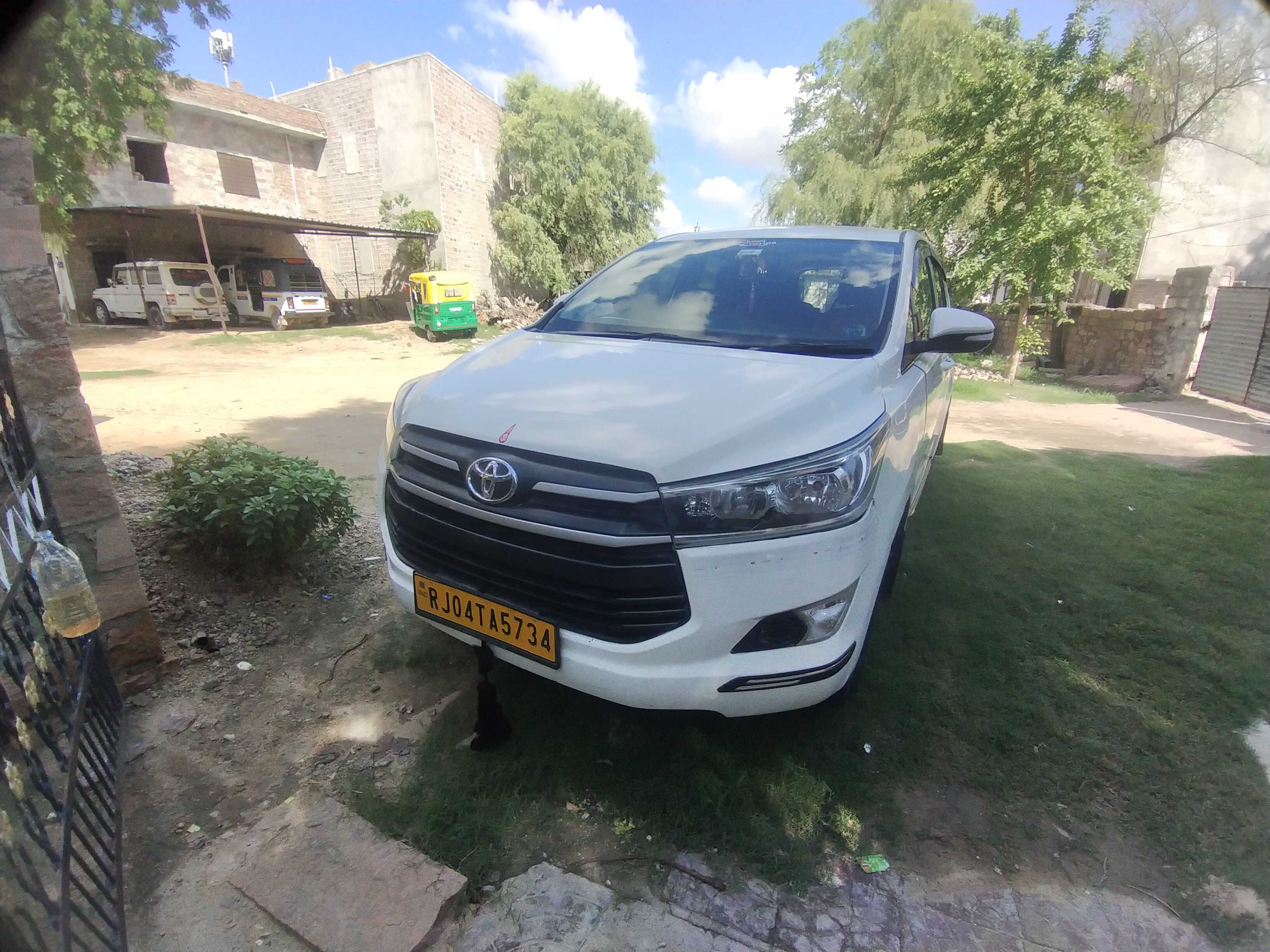 SUV Crysta Car
