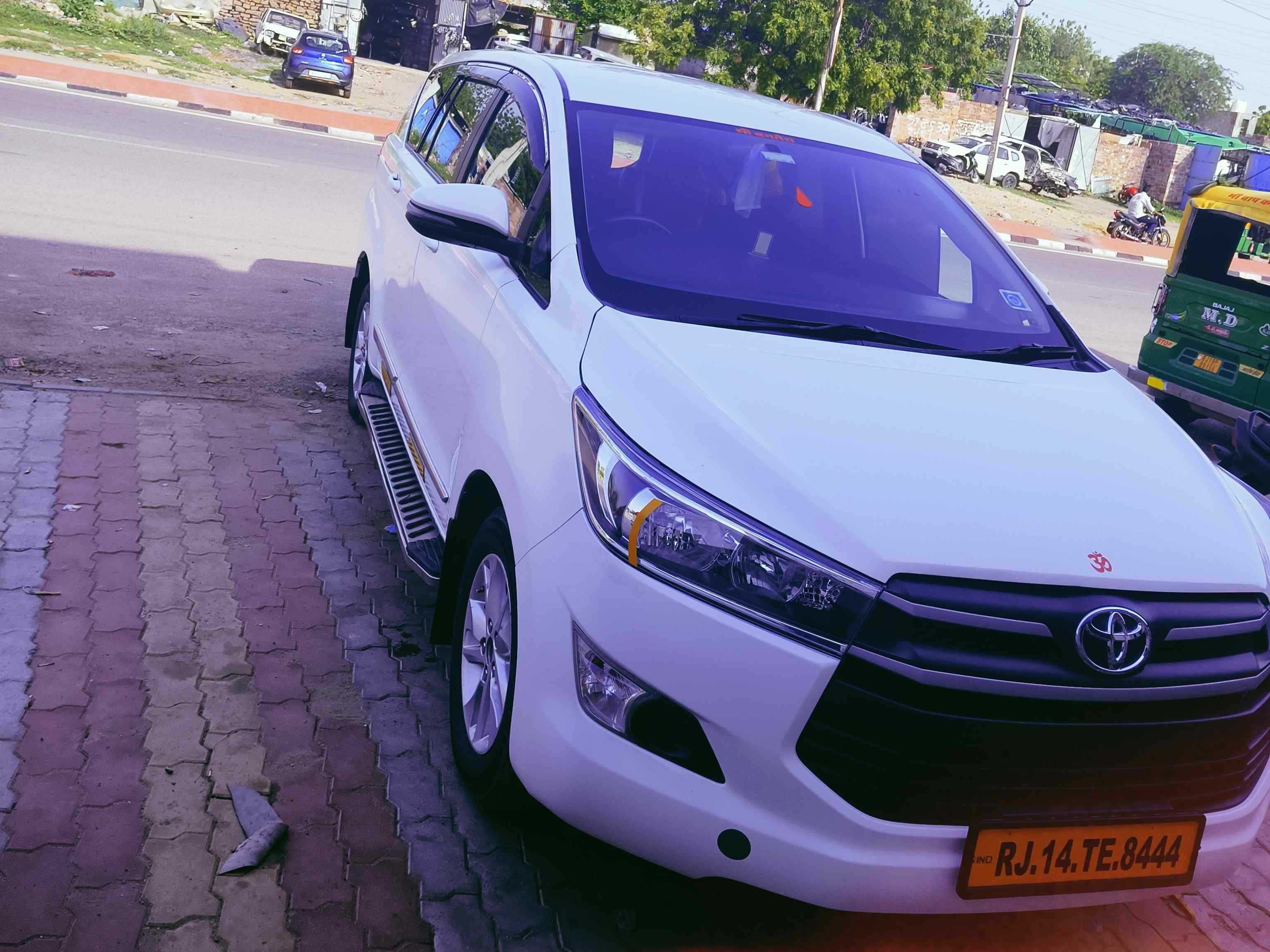 SUV Crysta Car