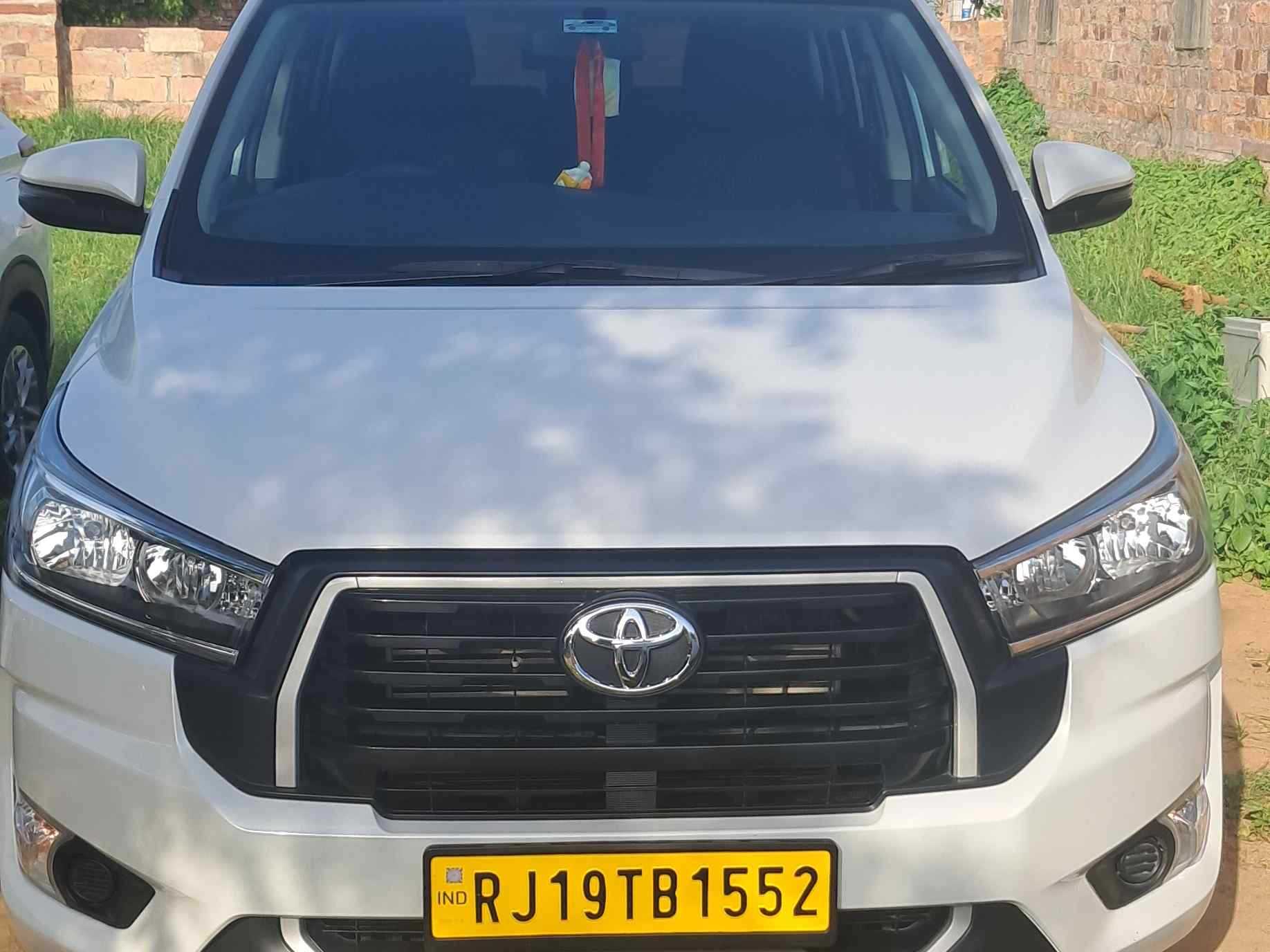 SUV Crysta Car