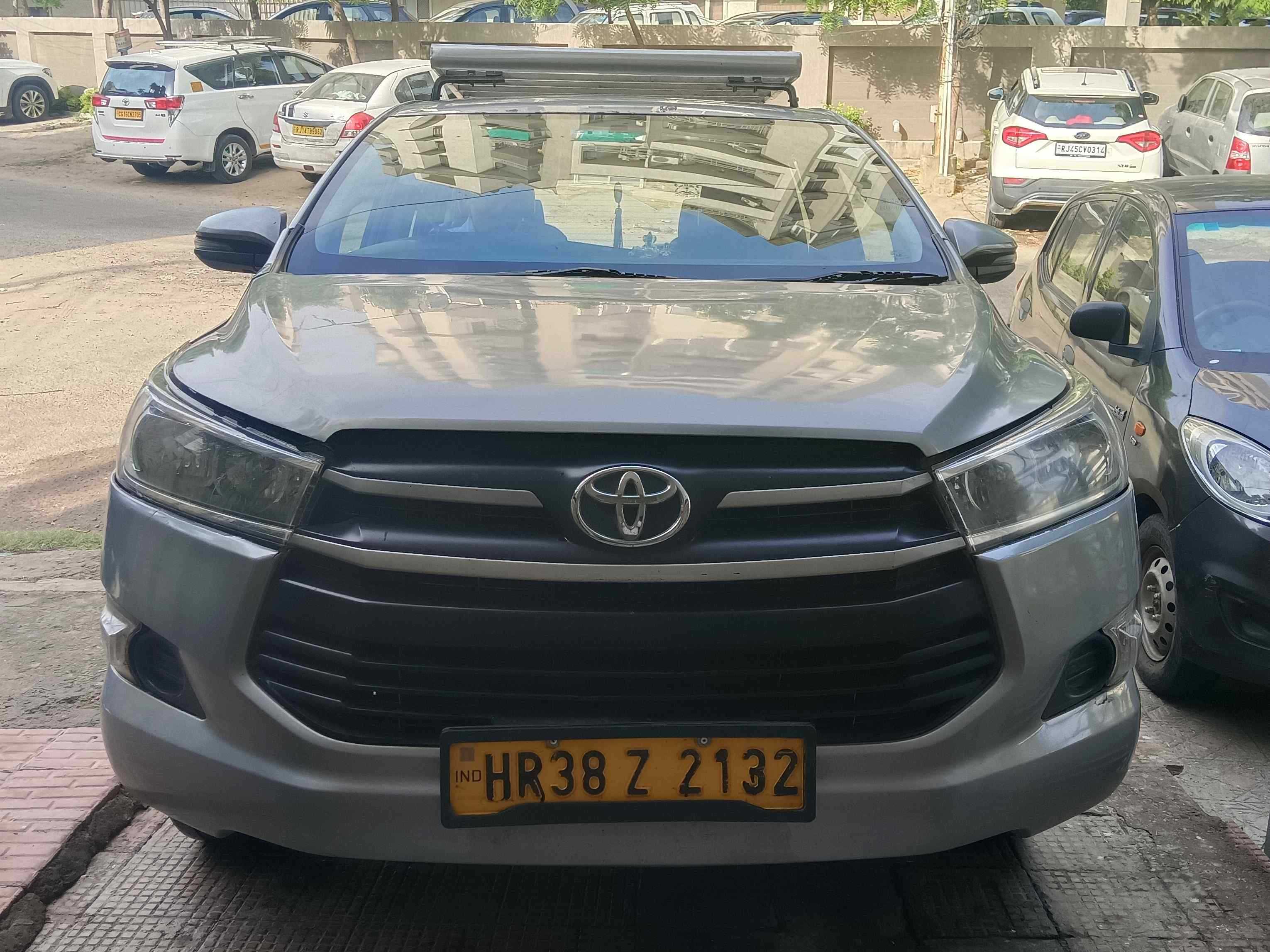 SUV Crysta Car