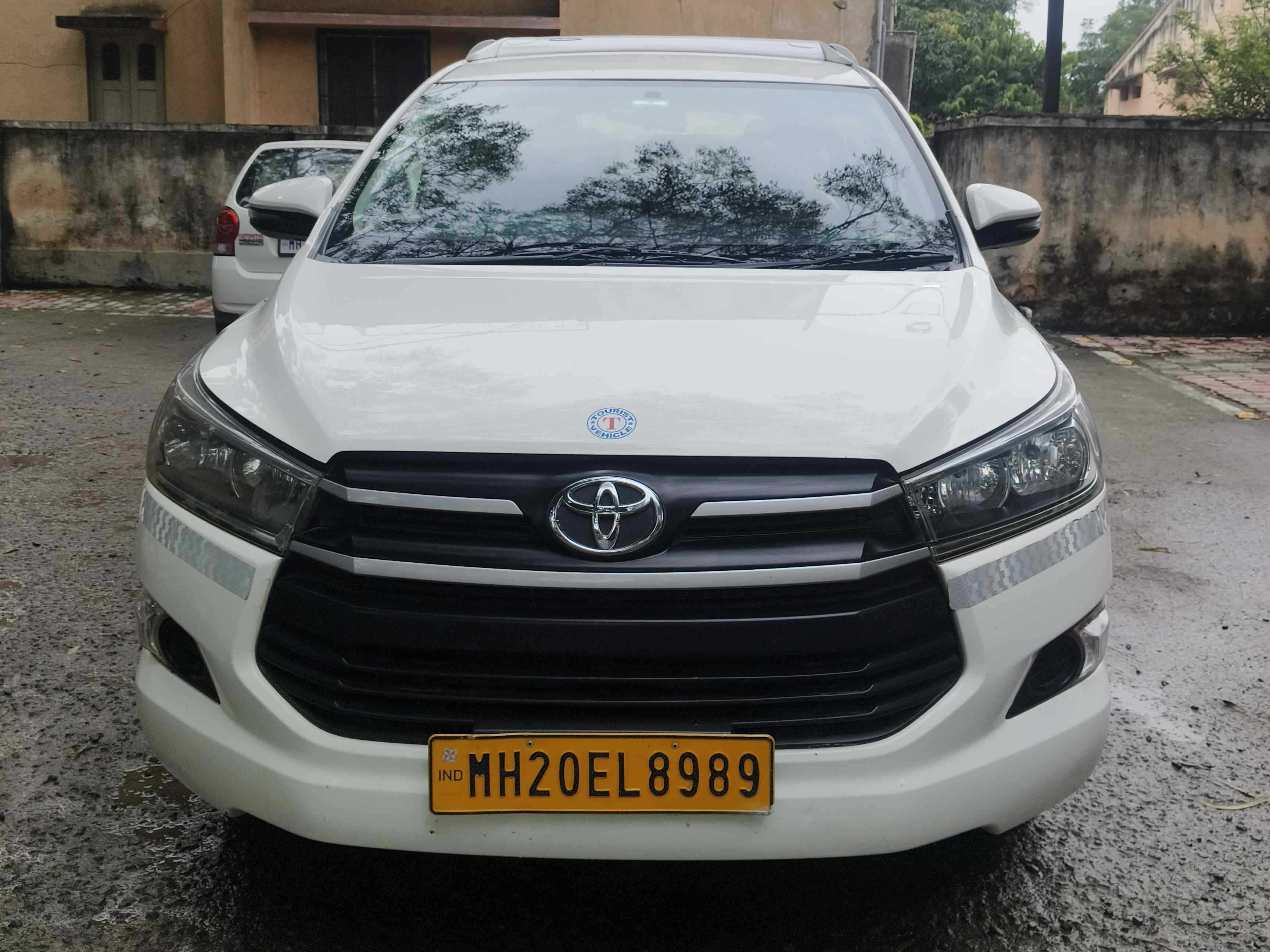 SUV Crysta Car