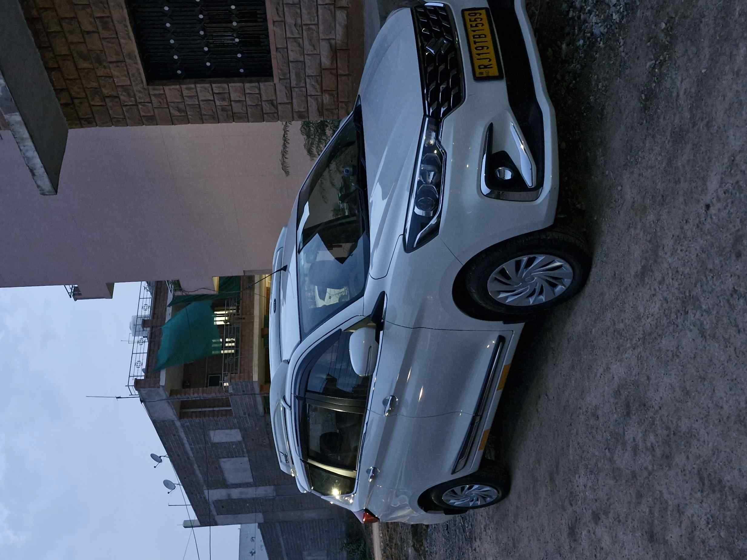 SUV Ertiga Car
