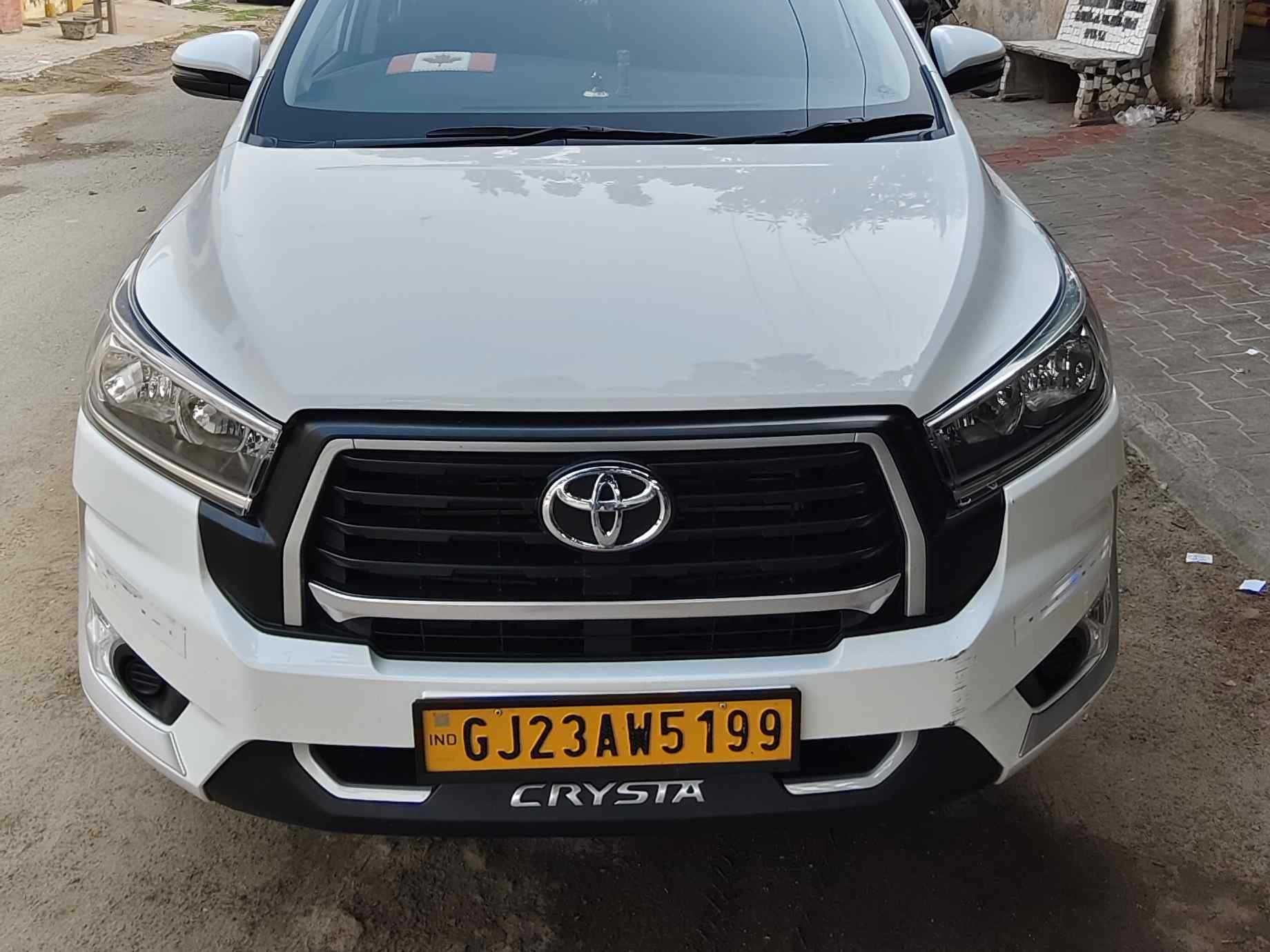 SUV Crysta Car