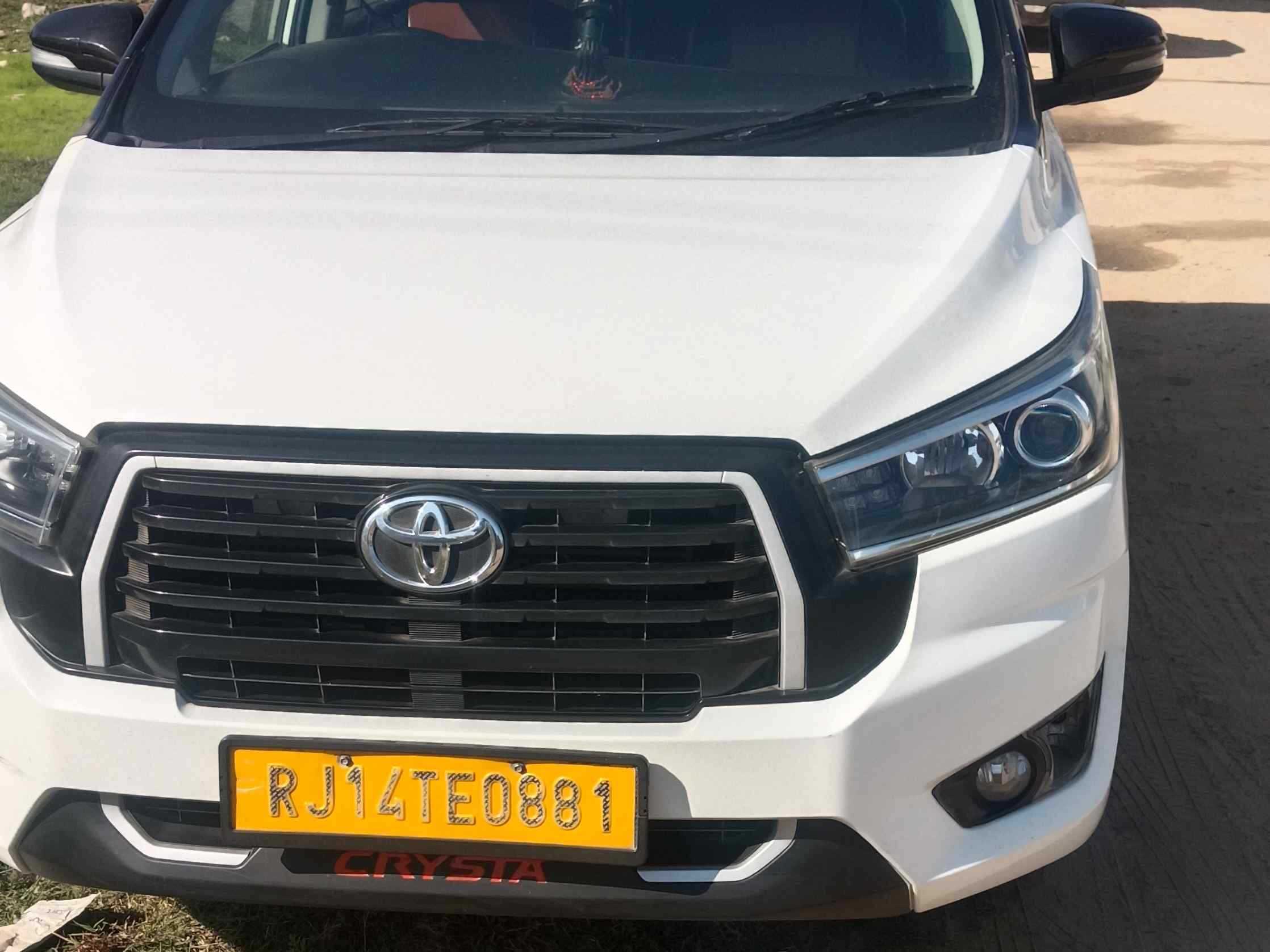 SUV Crysta Car