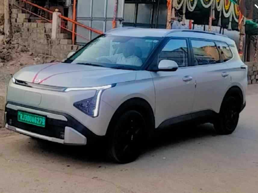 SUV Ertiga Car