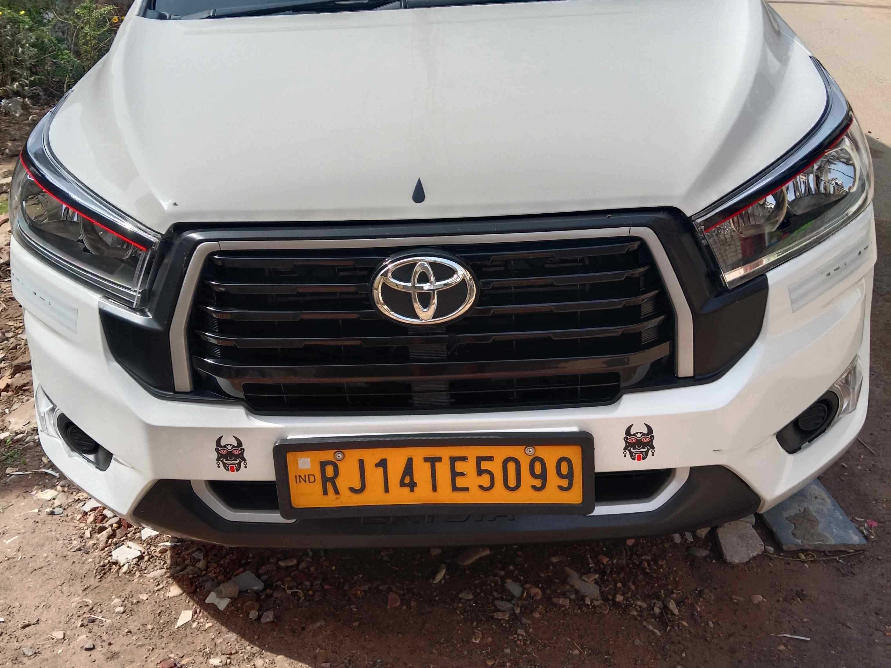 SUV Crysta Car
