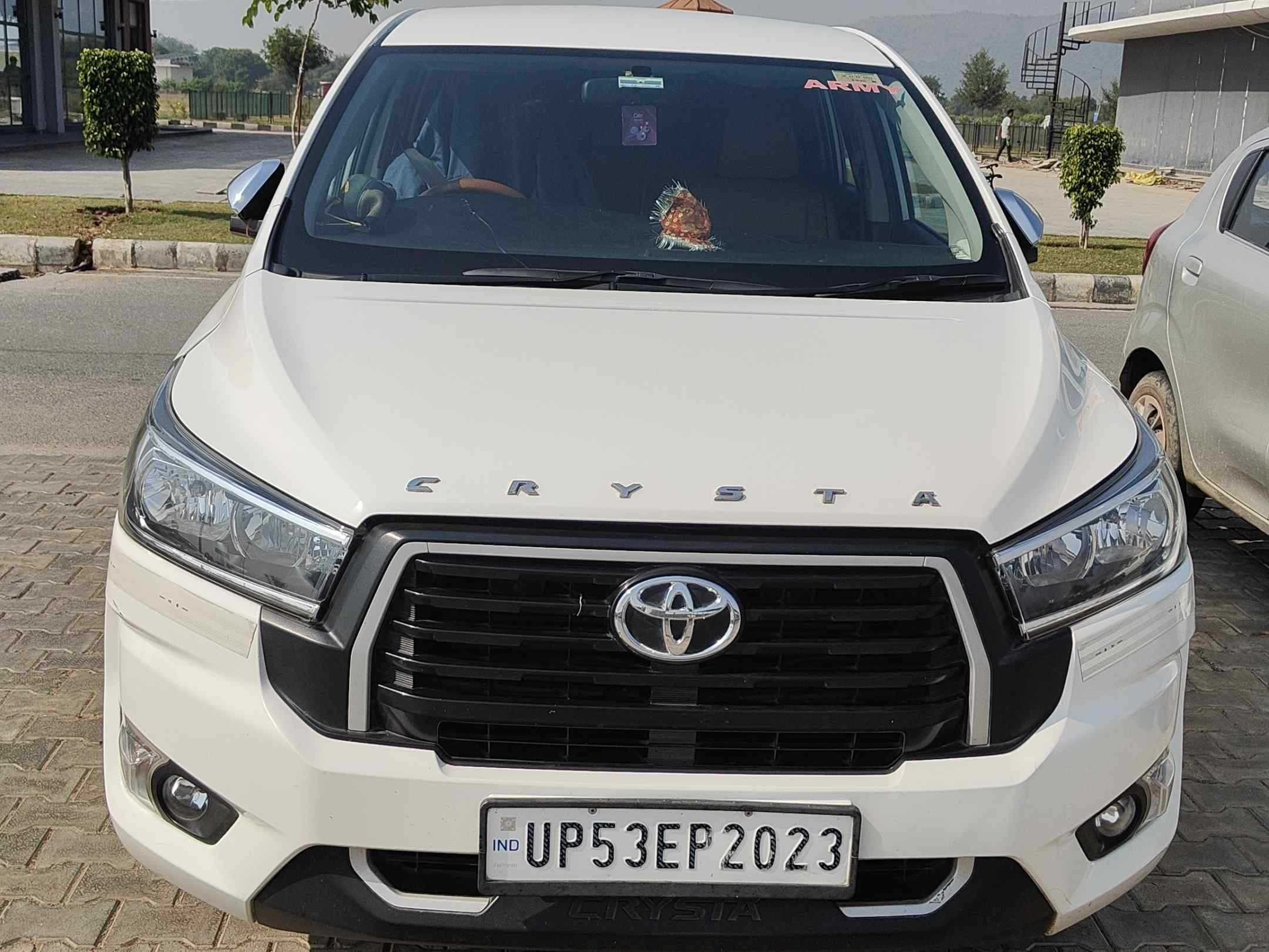 SUV Crysta Car