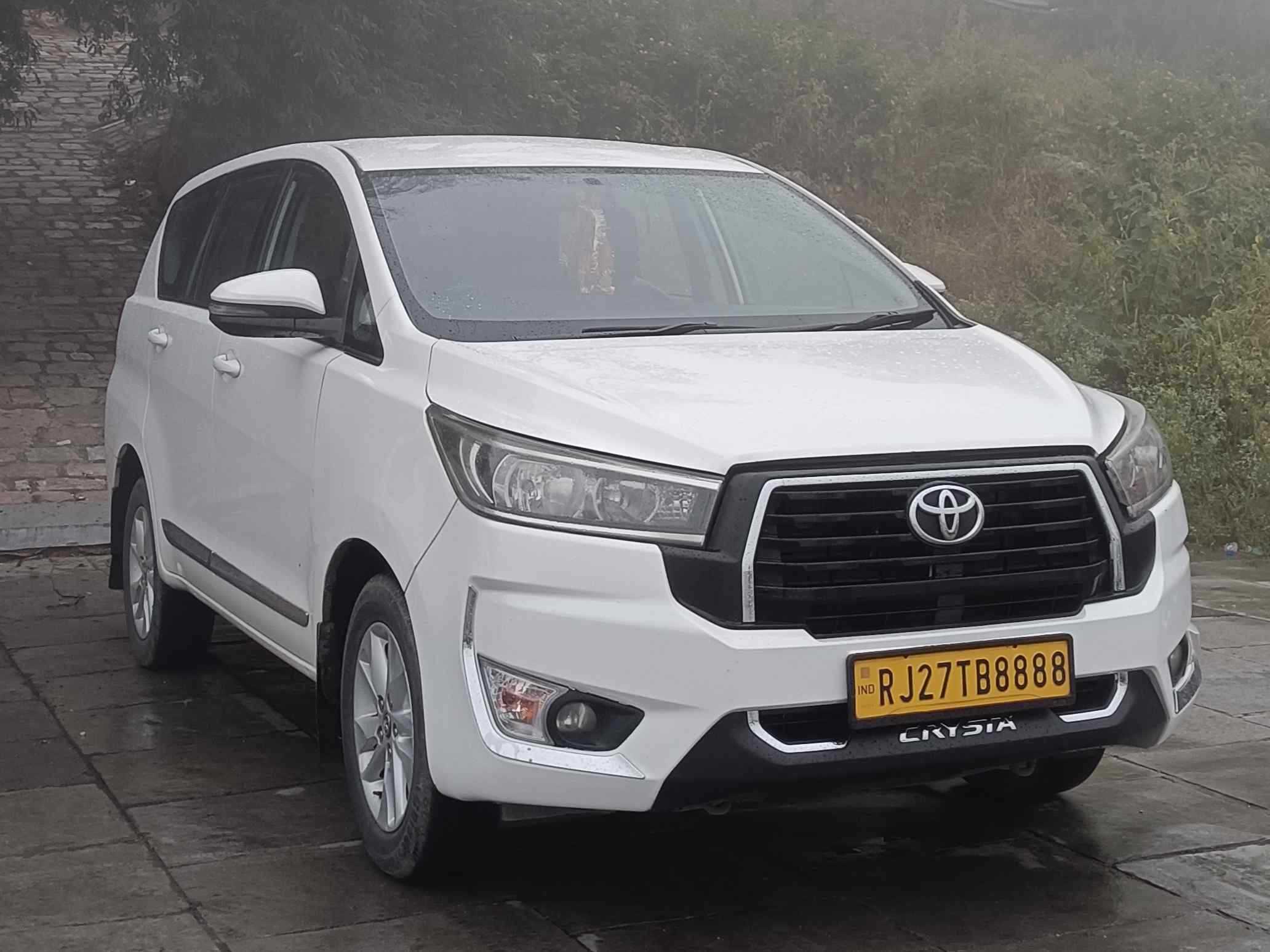 SUV Crysta Car