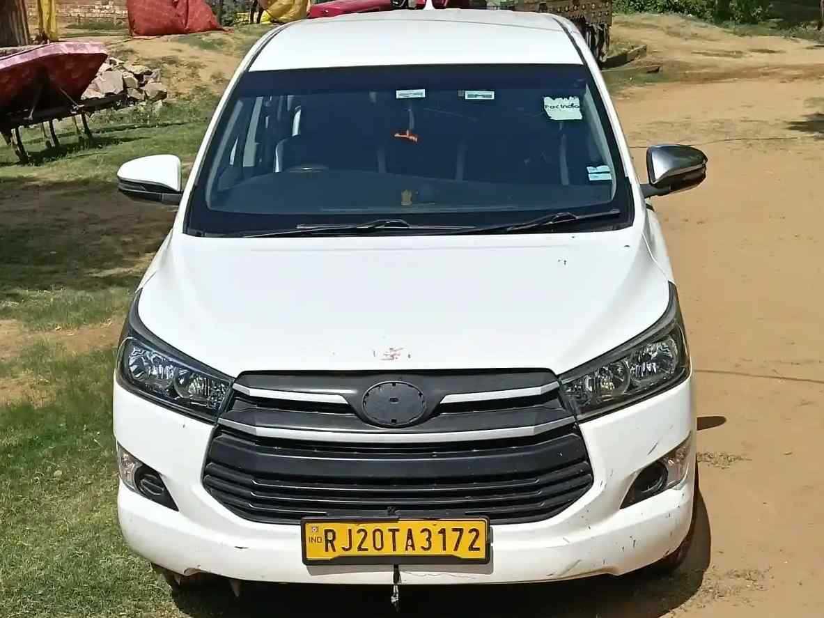 SUV Crysta Car
