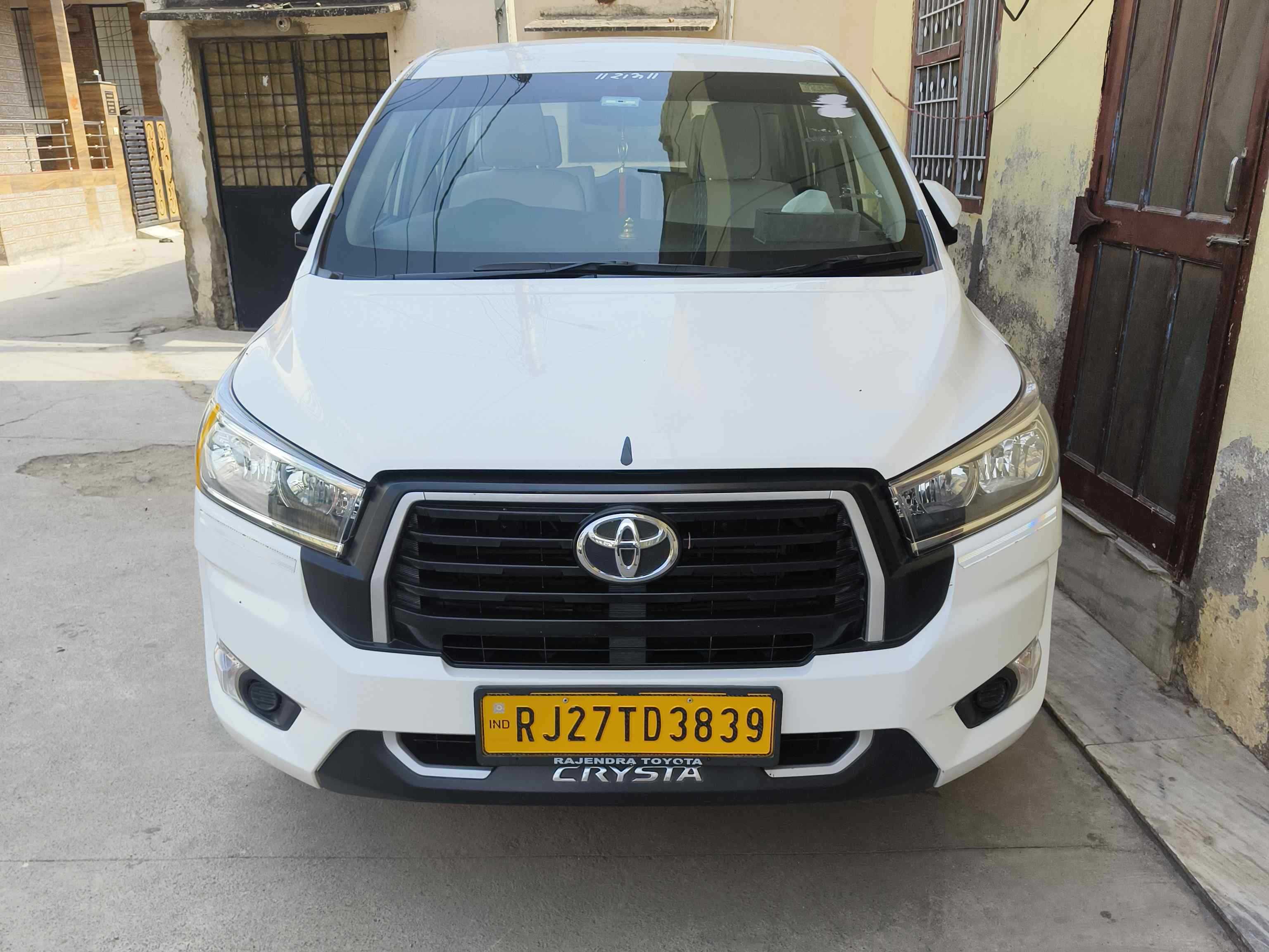 SUV Crysta Car