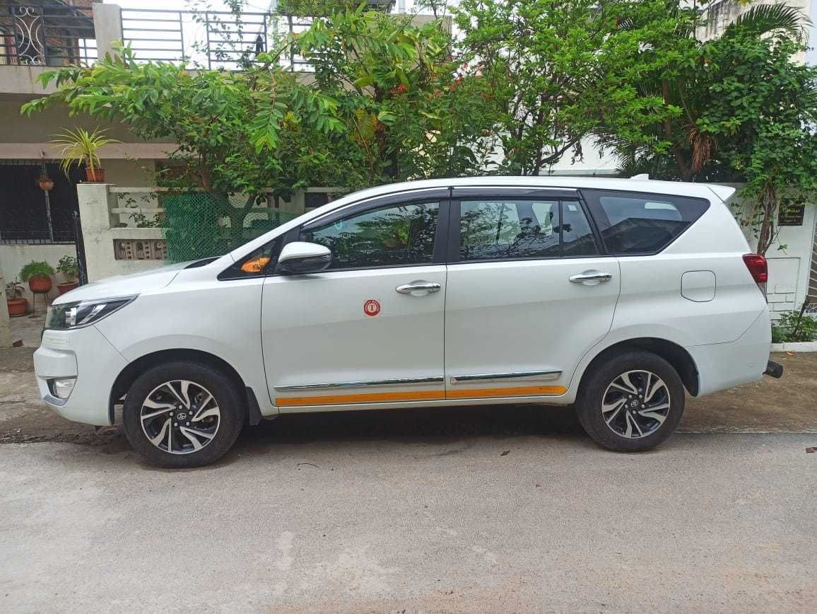 SUV Crysta Car
