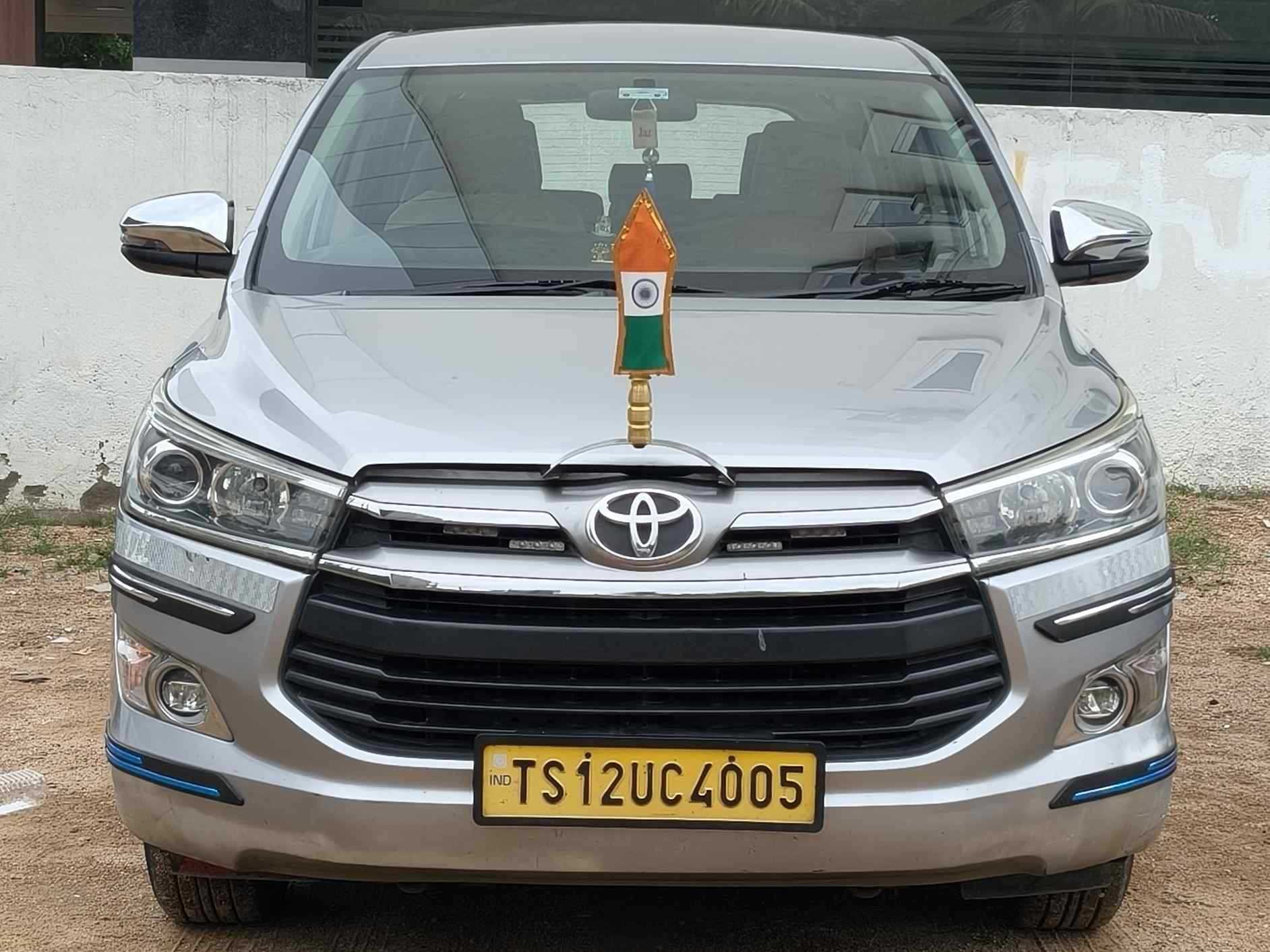 SUV Crysta Car