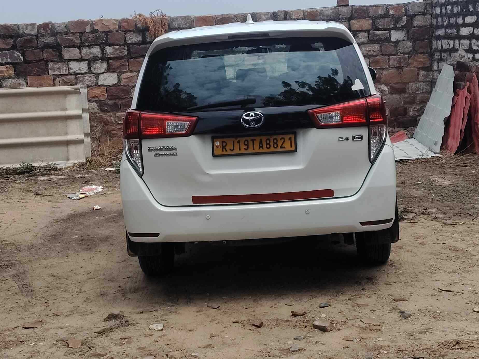 SUV Crysta Car