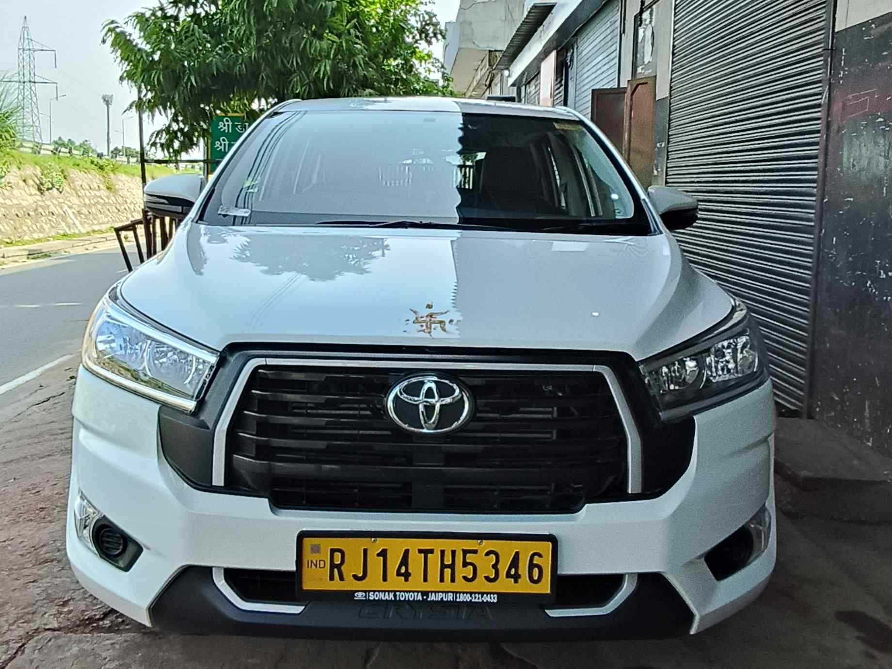 SUV Crysta Car